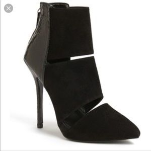 Steve Madden Black “Tripplee” heels
